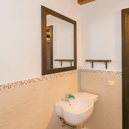 Isolotto - Frassino Farm stay *